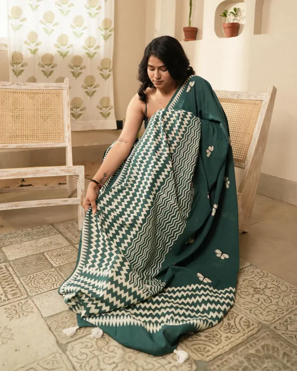Emerald_Green_Cotton_Emerald_H_Block_Printed_Mul_Saree_With_Tassels_For_Women